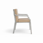 Ensemble de salle à manger d'extérieur en bois pour 4 personnes avec 1 trou pour parasol et coussins amovibles