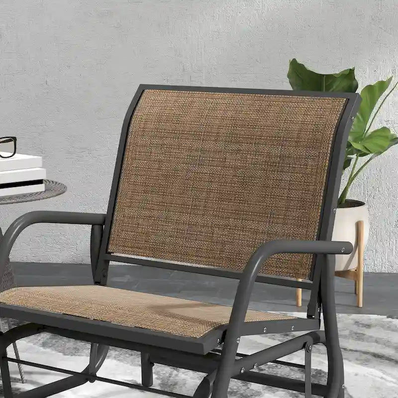Ensemble de 2 balancelles Outsunny pour véranda avec filet respirant, accoudoirs incurvés et structure en acier, idéales pour le jardin, la piscine, la cour ou le balcon.