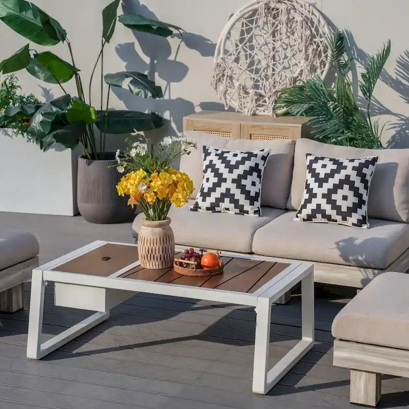 Ensemble de conversation moderne pour l'extérieur avec table basse et seau à glace