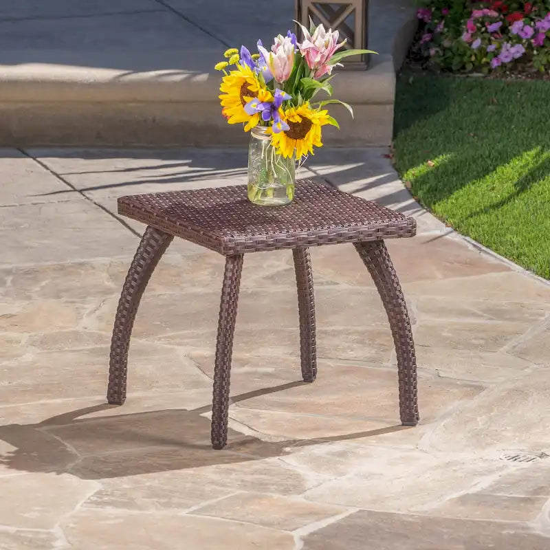 Table d'appoint d'extérieur en osier Honolulu par Christopher Knight Home
