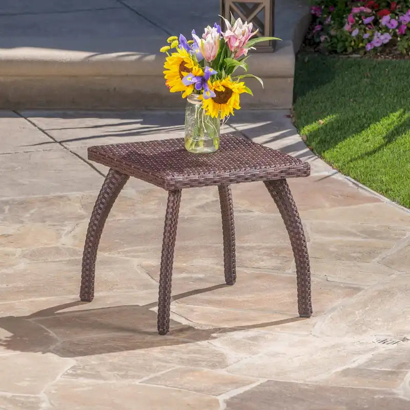 Table d'appoint d'extérieur en osier Honolulu par Christopher Knight Home