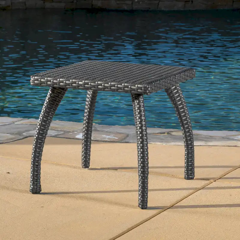 Table d'appoint d'extérieur en osier Honolulu par Christopher Knight Home