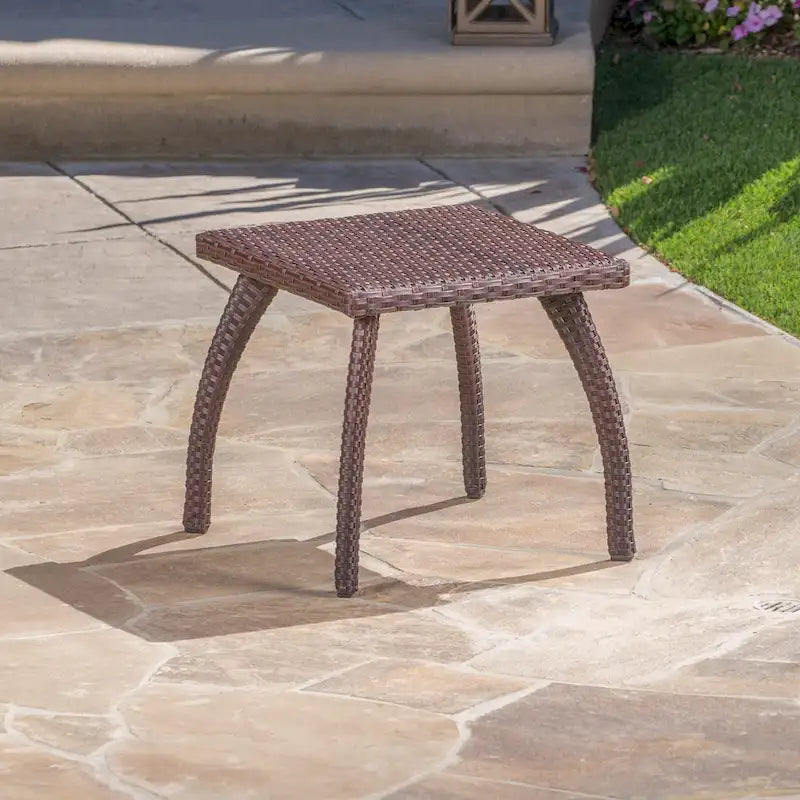 Table d'appoint d'extérieur en osier Honolulu par Christopher Knight Home