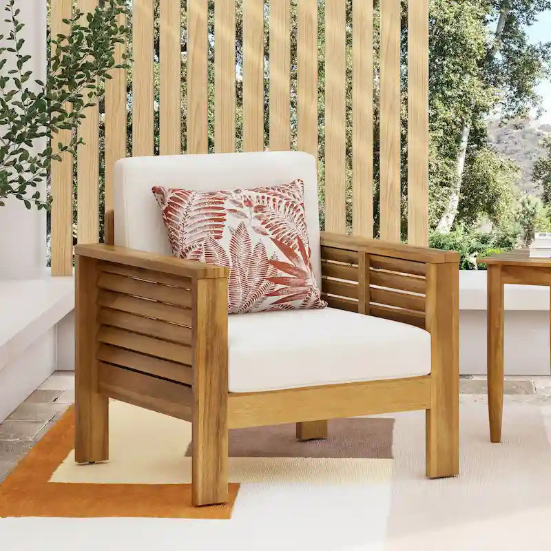 Fauteuils de jardin en bois d'acacia Louver avec coussins, par Christopher Knight Home