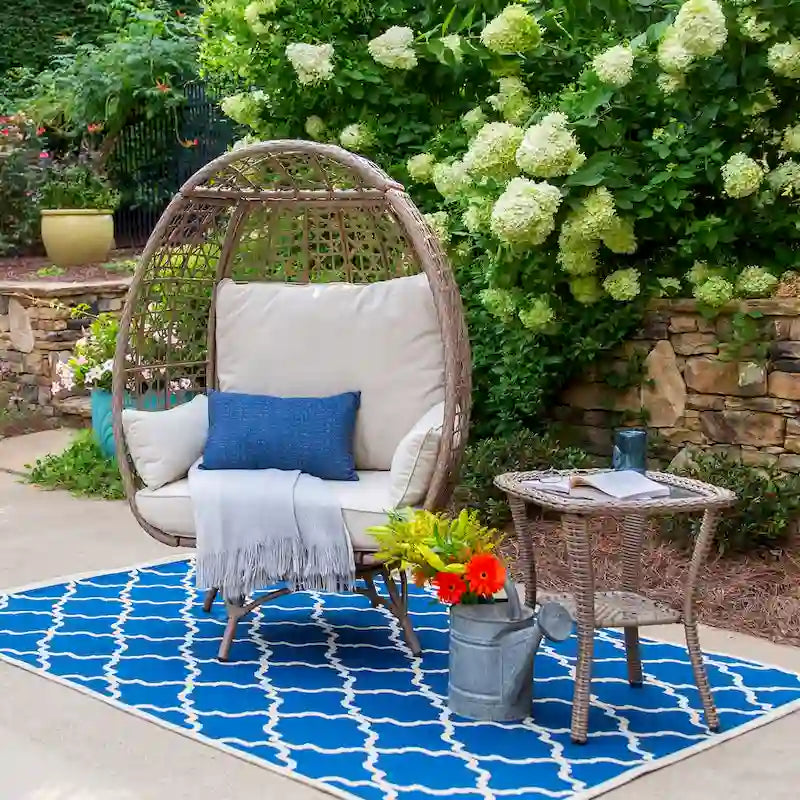 Ensemble de fauteuils pivotants en grès Rio Vista avec table d'appoint (2 pièces)