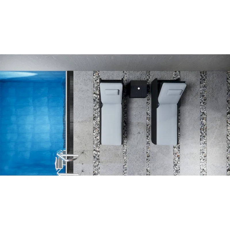 Ensemble de 3 chaises longues d'extérieur en aluminium et résine tressée réglable.