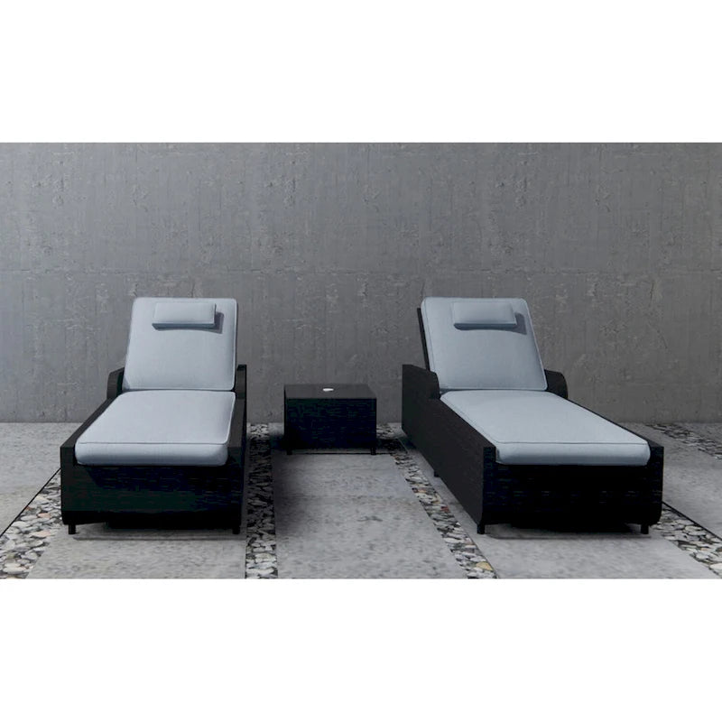 Ensemble de 3 chaises longues d'extérieur en aluminium et résine tressée réglable.