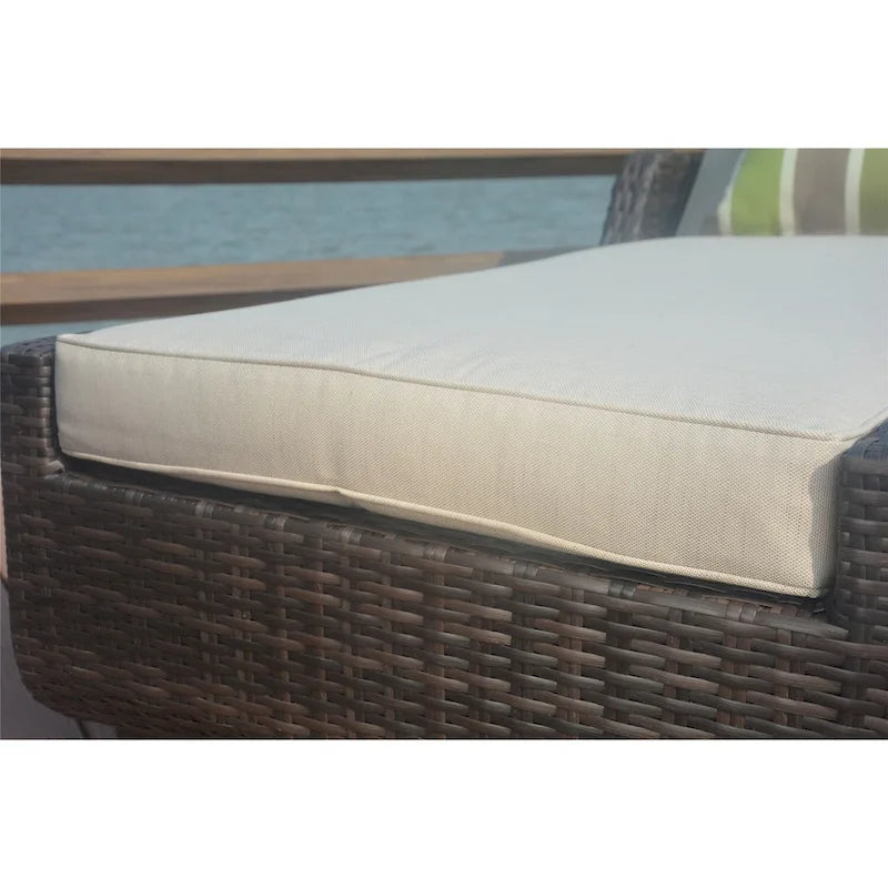 Ensemble de 3 chaises longues d'extérieur en aluminium et résine tressée réglable.