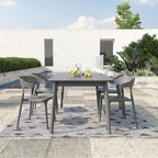 Les chaises de salle à manger empilables Felix de Novogratz Poolside