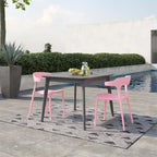 Les chaises de salle à manger empilables Felix de Novogratz Poolside