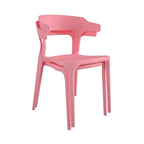 Les chaises de salle à manger empilables Felix de Novogratz Poolside