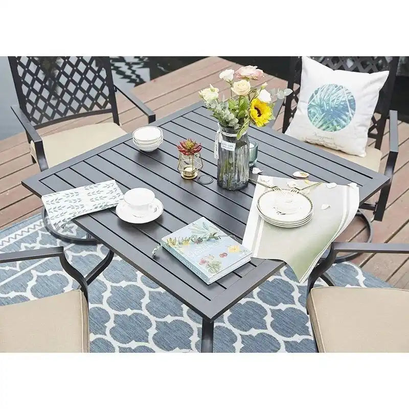 Ensemble de salle à manger d'extérieur MAISON ARTS 5 pièces avec 4 chaises pivotantes rembourrées et une table résistante aux intempéries de 37 pouces