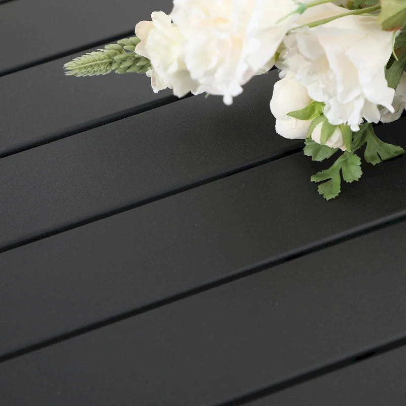 Ensemble de salle à manger d'extérieur MAISON ARTS en métal, 5 pièces, comprenant 4 chaises pivotantes avec accoudoirs et coussins, et une table ronde de 96 cm avec un trou pour parasol de 4 cm.