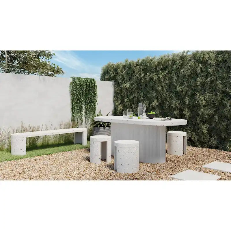 Table de salle à manger d'extérieur moderne Lisette d'Aurelle Home avec plateau en terrazzo