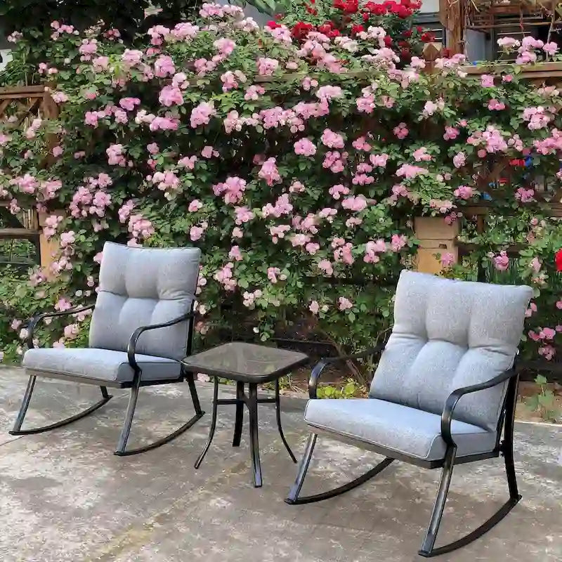 Ensemble fauteuil à bascule et table de chevet blanc cassé