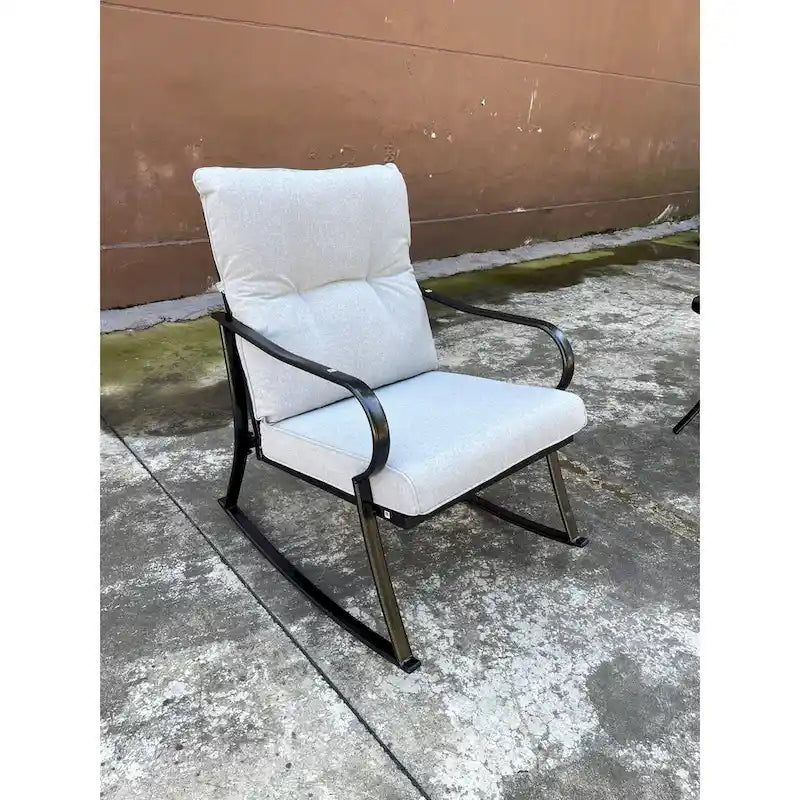 Ensemble fauteuil à bascule et table de chevet blanc cassé