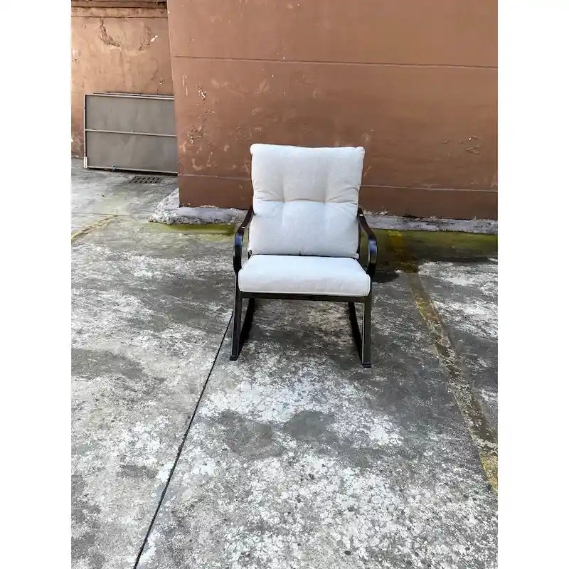 Ensemble fauteuil à bascule et table de chevet blanc cassé