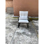 Ensemble fauteuil à bascule et table de chevet blanc cassé