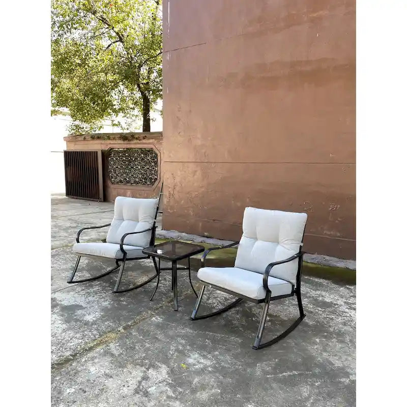 Ensemble fauteuil à bascule et table de chevet blanc cassé