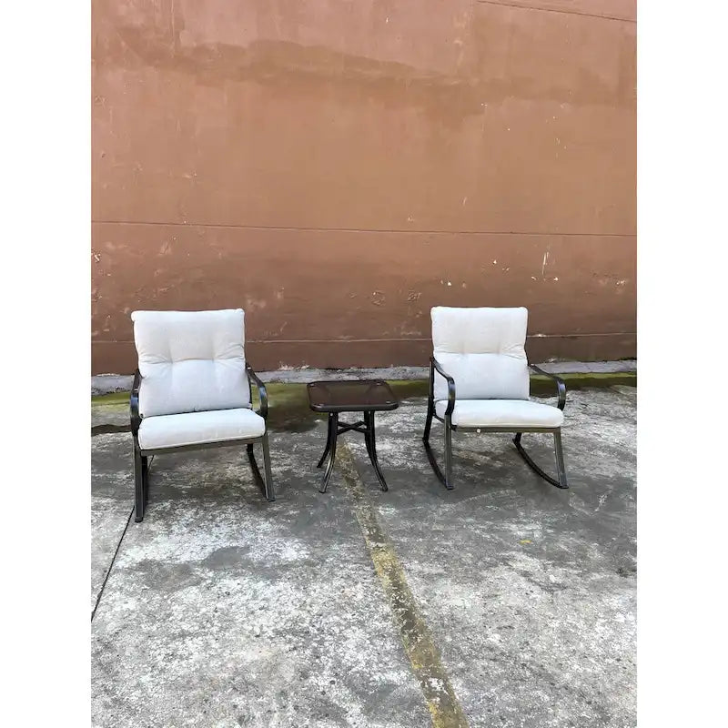 Ensemble fauteuil à bascule et table de chevet blanc cassé