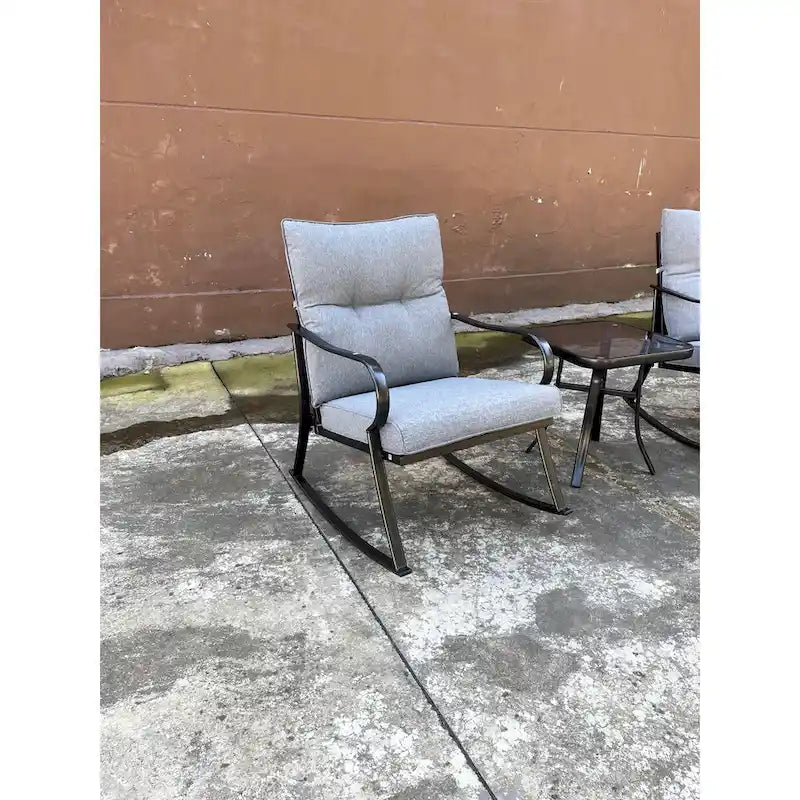 Ensemble fauteuil à bascule et table de chevet blanc cassé