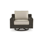 Fauteuil pivotant d'extérieur Coastline Bay Brown de Signature Design by Ashley avec coussin - 42,63 po L x 36,25 po P x 35 po H