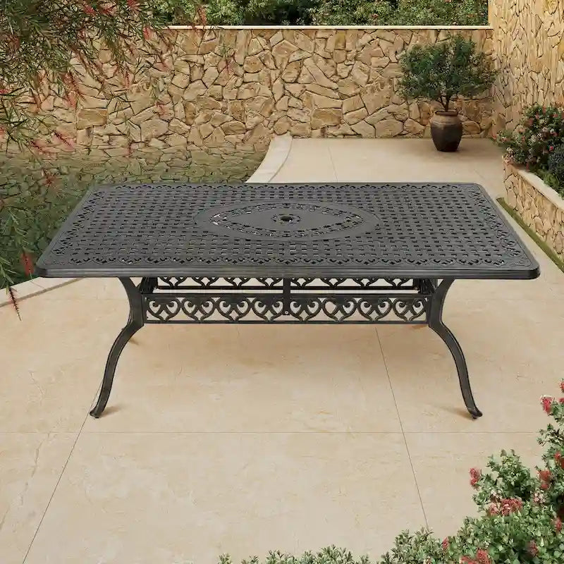 Table rectangulaire élégante en aluminium moulé ajouré, finition bronze antique (71).