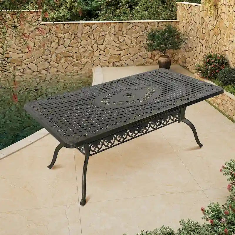 Table rectangulaire élégante en aluminium moulé ajouré, finition bronze antique (71).