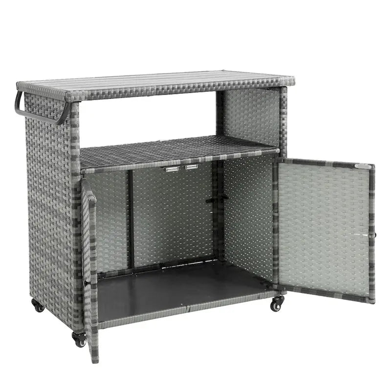 Chariot de bar d'extérieur en osier, chariot de service à vin de terrasse à roulettes, comptoir de bar à boissons en rotin roulant avec plateau en verre