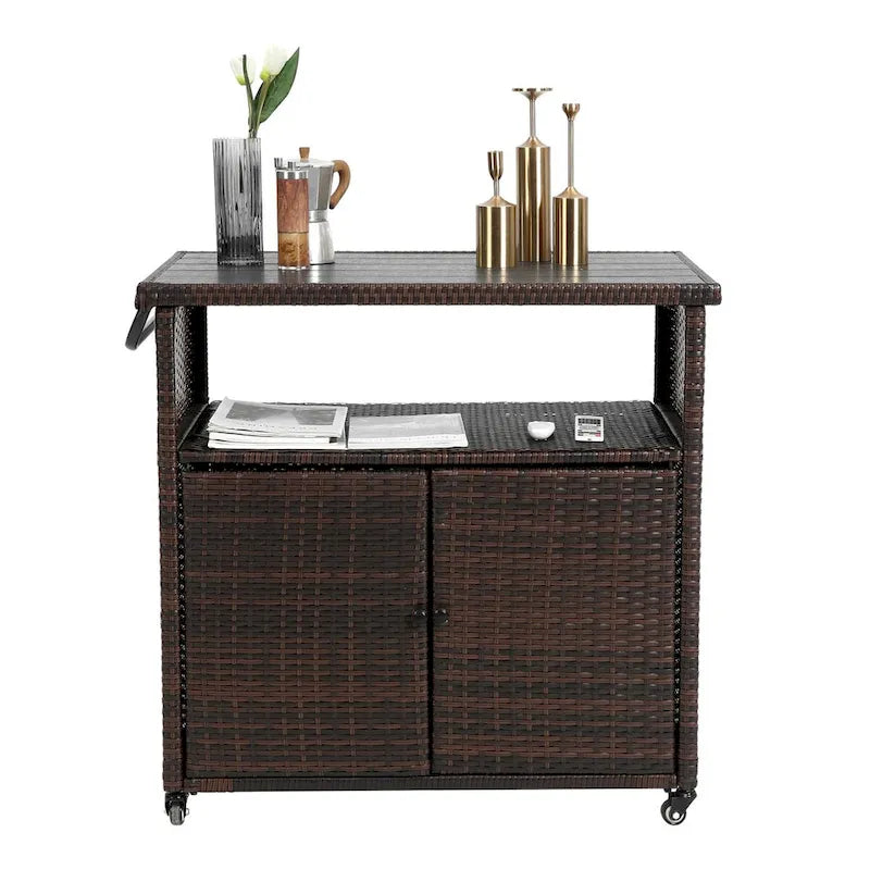 Chariot de bar d'extérieur en osier, chariot de service à vin de terrasse à roulettes, comptoir de bar à boissons en rotin roulant avec plateau en verre