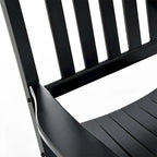 Fauteuil à bascule d'extérieur en bois à dossier haut et accoudoirs lisses